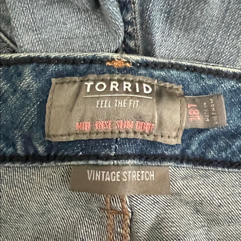 NWOT Torrid Blue Vintage Stretch Jeans - Picture 3 of 3